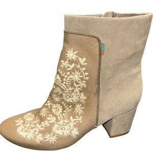 Toms Evie Floral Embroidered Suede Canvas Block Heel Boot Taupe Women's Size 7.5